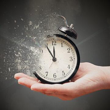 Pse koha na kalon pa e kuptuar?! 7 Mënyra si të arrijmë begatinë e kohës