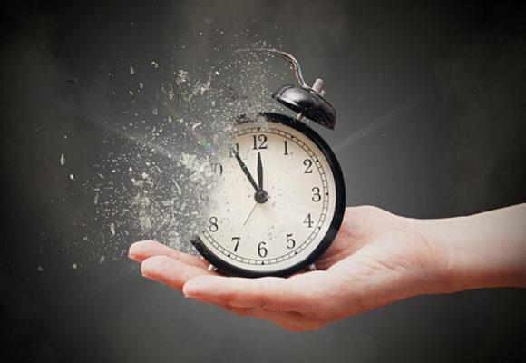 Pse koha na kalon pa e kuptuar?! 7 Mënyra si të arrijmë begatinë e kohës